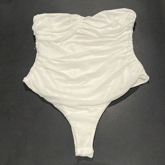 Showpo. Tops - Womens White Strapless Mesh Rushed Thong Showpo Isabella Bodysuit Size 8 NWT